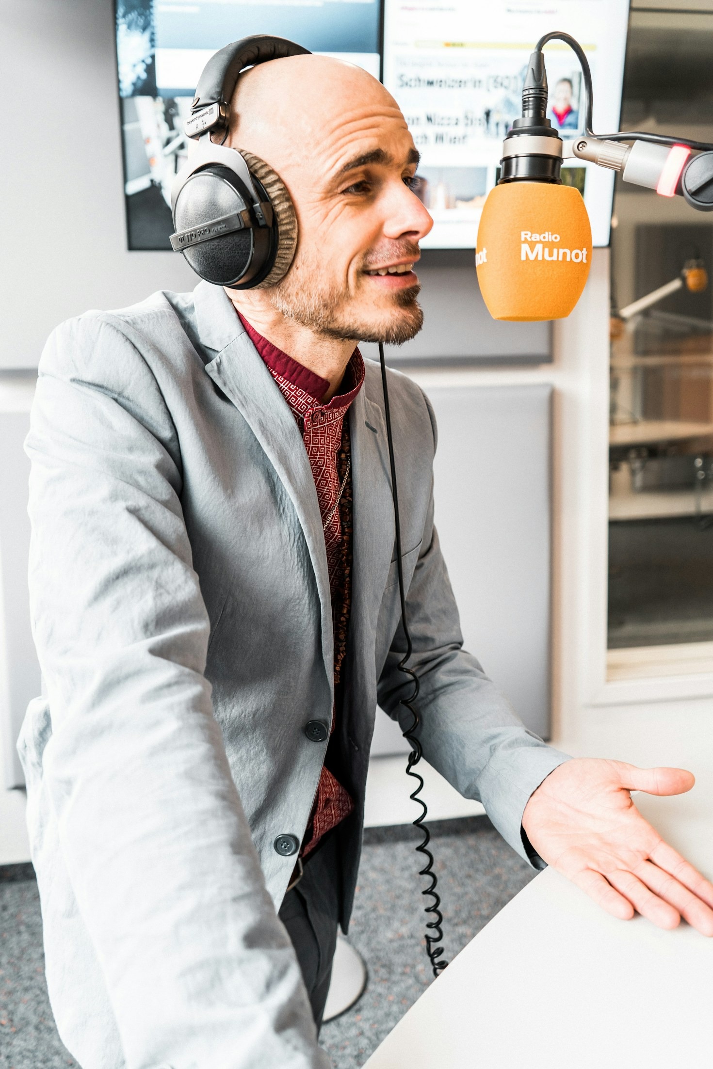 How Modern Digital Radio Keeps Communities Connected